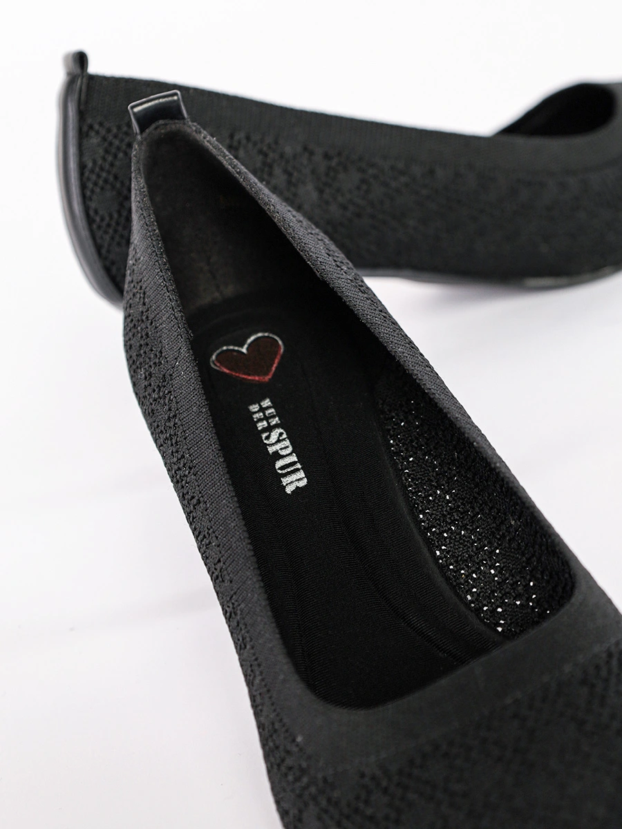 Туфли-лодочки черного цвета с перфорацией